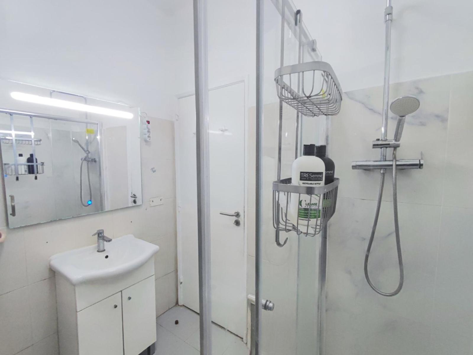 Laxuries Room For Rent Odivelas  Ngoại thất bức ảnh